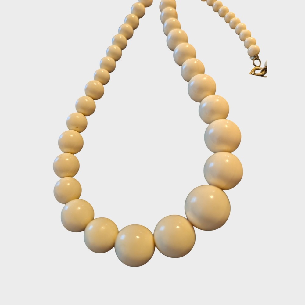 Vintage Graduated Bead Necklace Cream Hard Plastic Mid Century Retro 18 In